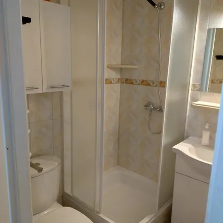 Pod świerkami