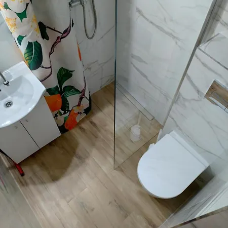 Pod świerkami